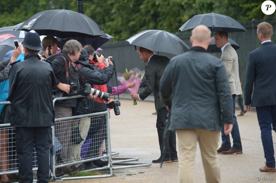 CASA REAL BRITÁNICA - Página 83 3499756-le-prince-william-et-le-prince-harry-ont-950x0-2