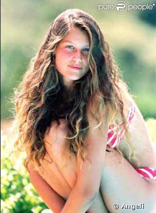 Laetitia Casta en 1994. Sa crinière ondulée a fait sa renommée. 