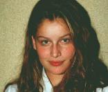 Laetitia Casta à ses débuts au milieu des années 90. Des cheveux sauvages, un regard profond. Une star est née 