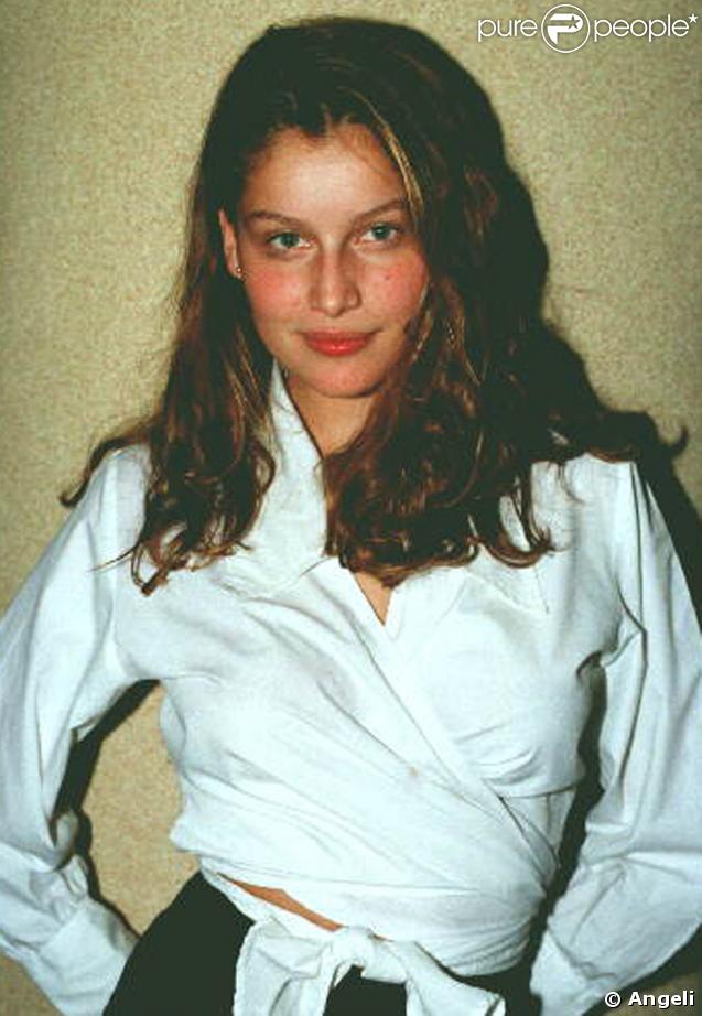 Laetitia Casta à ses débuts au milieu des années 90. Des cheveux sauvages, un regard profond. Une star est née 