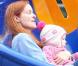 Marcia Cross et ses jumelles Eden et Savannah passent l'après-midi au parc. Et la maman n'est pas la dernière à avoir des sensations fortes !