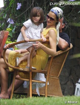 Katie Holmes, Suri Cruise et Tom Cruise passent des moments ensoleillés au Brésil. 02/02/09 
