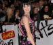 Katy Perry à la soirée des Brit Awards, super sexy dans un pantalon en cuir lui collant à la peau et moulant ses formes très attractives...