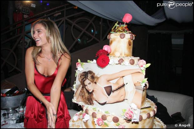 Clara Morgane au World Place pour le lancement de sa ligne de lingerie