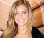 Clara Morgane au World Place pour le lancement de sa ligne de lingerie