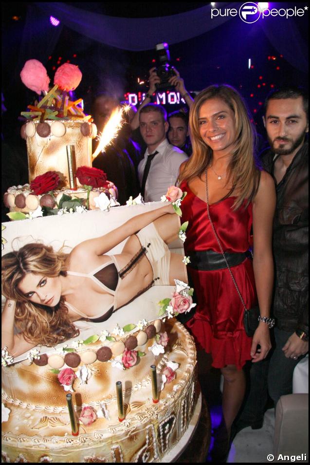 Clara Morgane au World Place pour le lancement de sa ligne de lingerie