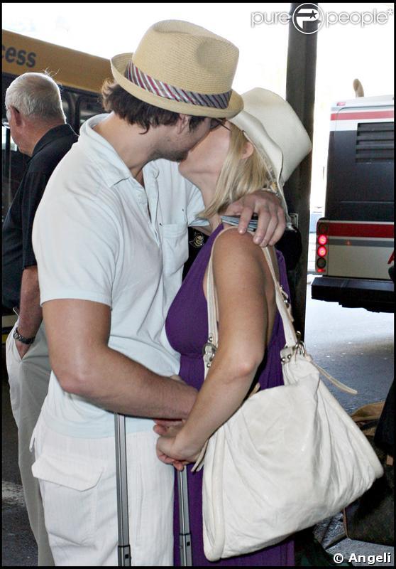 Jennie Garth et son mari Peter Facinelli n'arrivent pas à se décoller !