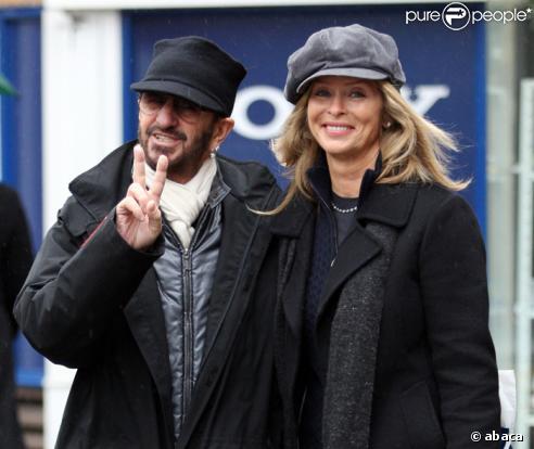 Ringo Starr et Barbara Bach font du shopping à Londres