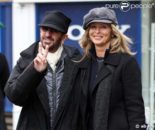 Ringo Starr et Barbara Bach font du shopping à Londres