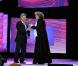 Dustin Hoffman reçoit son César d'honneur des mains d'Emma Thompson
