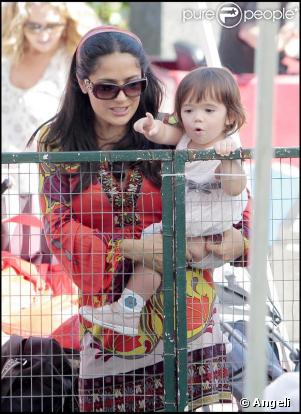 Salma Hayek et Valentina ont passé l'après-midi au marché à Los Angeles dimanche 1er mars