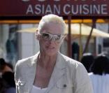 Brigitte Nielsen et son mari Mattia Dessi avec leur chien en promenade à Beverly Hills le 1er mars 2009