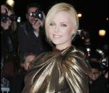 Charlize Theron, le 2 mars 2009, sur les Champs-Elysées, à l'occasion de l'avant-première de 