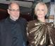 Guillermo Arriaga et Charlize Theron, le 2 mars 2009, sur les Champs-Elysées, à l"occasion de l"avant-première de "Loin de la terre brûlée"