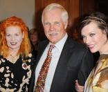 Vivienne Westwood, Ted Turner et Milla Jovovich au 3e Fortune Forum Summit, le 3 mars 2009, au Dorchester Hotel de Londres