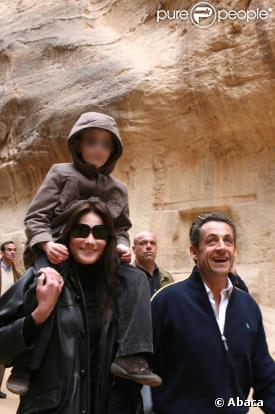 Carla Bruni et son fils Aurélien avec Nicolas Sarkozy, à Petra, en janvier 2008