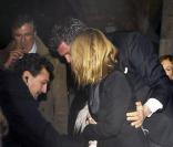 Carine Roitfeld fait une grosse chute à Milan ! 02/03/09