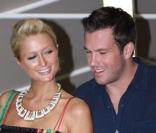 Paris Hilton et Doug Reinhardt... shopping en amoureux à Hawaii !