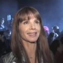 Quand la délirante Victoria Abril fait son show... au défilé Galliano ! Regardez la vidéo !! (réactualisé)
