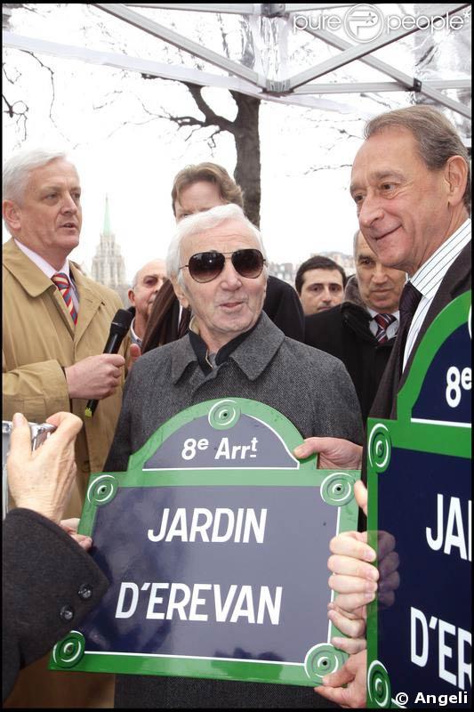 Charles Aznavour à l'inauguration du Jardin d'Erevan. 12/03/09