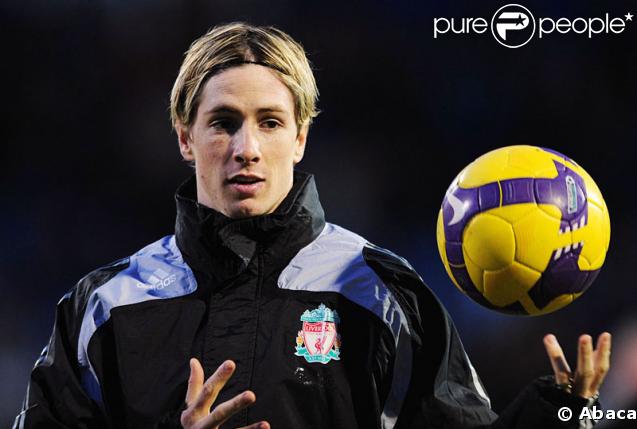 Fernando Torres, footballeur espagnol de 24 ans du club de Liverpool, qui participe au Challenge Nike+ Men vs Women