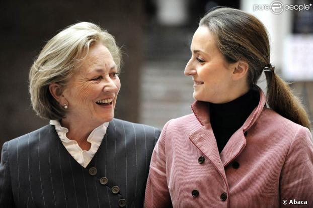 La reine Paola et la princesse Claire de Belgique visitent à Bruxelles l'exposition  de Van Dyck à Bellotto 