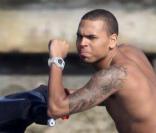 Chris Brown prends du bon temps dans la villa de P.Diddy à Miami