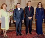 Rania de Jordanie hier soir au palais présidentiel du Portugal avec le président Anibal Cavaco Silva, sa femme Maria et son époux, le roi Abdullah II 