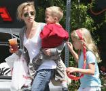 Reese Witherspoon est à la deuxième place des maman les plus 