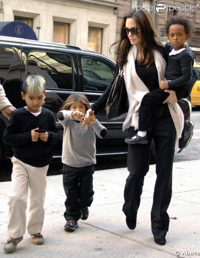 Trois des six enfants d'Angie : Pax Thien, Maddox et Zahara 