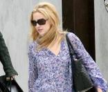 Kate Hudson en jean pattes d'éph' et tunique imprimée en plein shopping à Hollywood !
