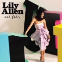 Lily Allen : son boyfriend n'arrive pas à la satisfaire... Résultat : le clip de... "Not Fair" ! Regardez !