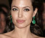 Angelina Jolie, filleule de Jacqueline Bisset...