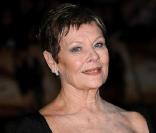 Judi Dench qui est sur scène à Londres pour la pièce Madame de Sade en mars 2009