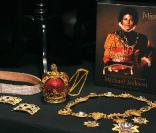 Michael Jackson expose le objets cultes qui lui sont associés au Hard Rock Café de NYC  avant leur mise aux enchères !