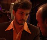 Sur le tournage du clip des  Affranchis , d'Alexis HK : Renan Luce et Ours. 