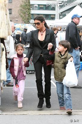 Catherine Zeta-Jones et ses adorables enfants, Dylan Michael, 8 ans, et Carys Zeta, 5 ans.