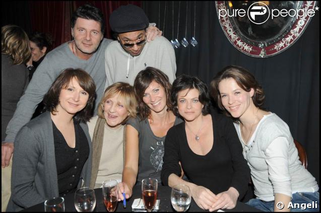 Cyril Lignac a régalé ses invités chez Castel : Philippe Lellouche, Doc Gyneco, Isabelle Ferron, Ingrid Mareski, Lucie Jeanne en plein gueuleton ! 