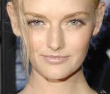 Lydia Hearst, 24 ans, déjà une maturité et une beauté hors-norme sur tapis rouge !