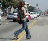 La jolie Eva Mendes... en promenade dans les rues de Los Angeles !
