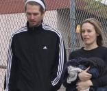 Alicia Silverstone et son mari Christopher Jarecki dans les rues de Los Angeles   se sont rendus à leur cours de Yoga.   