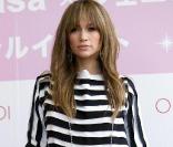 Jennifer Lopez au Japon en plein travail, elle fait la promotion de la boutique Samantha Thavasa