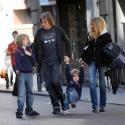 Quand Viggo Mortensen est en famille... c'est shopping au programme !