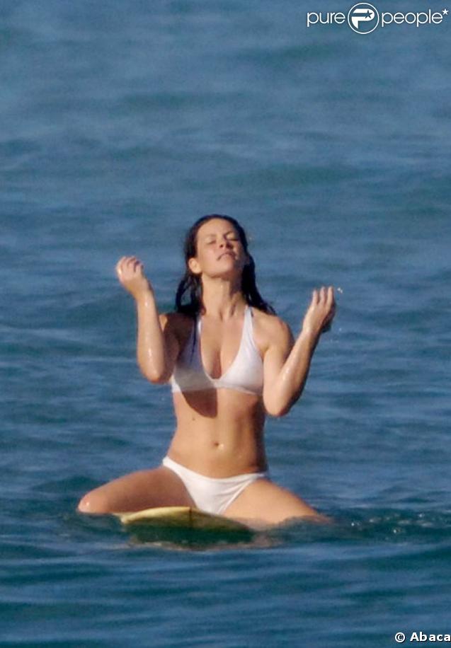 Evangeline Lilly, superbe en vacances !
