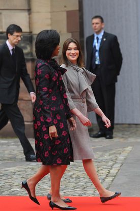 Carla Bruni-Sarkozy et Michelle Obama, elles sont devenues des copines ! 03/04/09 