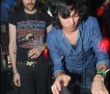 Justice continue sur sa lancée de remixes...