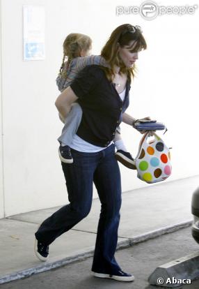 Jennifer Garner emmène Violet à l'école. 08/04/09