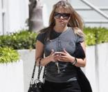 Jodie Sweetin dans les rues de Los Angeles avec un look très sombre...