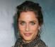 Amanda Peet, radieuse, mise sur les accessoires et c"est réussi ! 