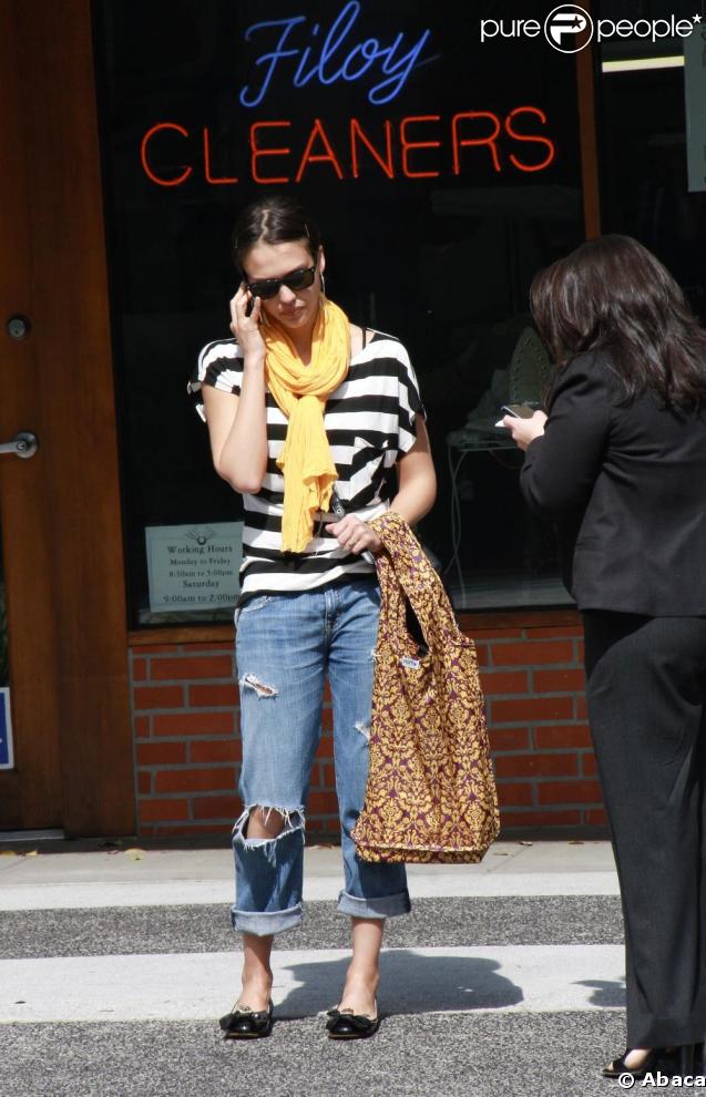Jessica Alba la joue comme Eva et mixe elle aussi le boyfriend et les rayures ! 